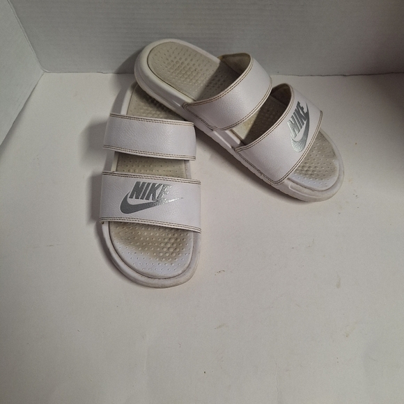 Nike Womens White Slide Sandals - Picture 1 of 5